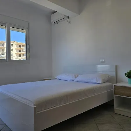 Roman Apartment *